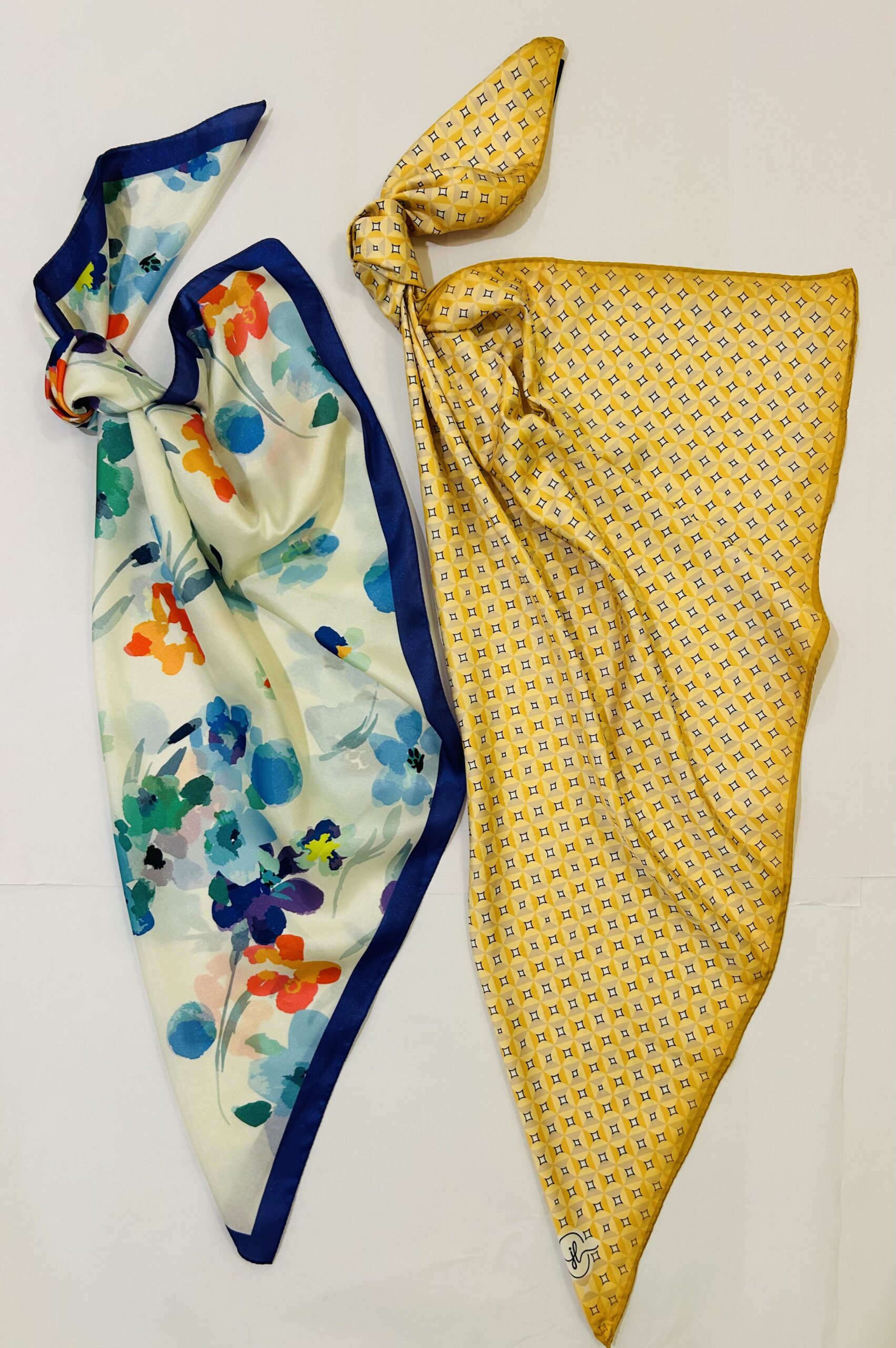 piramit-scarf-timber-wolf-floral-piramit-scarf-saffron-gold-chain-pattern