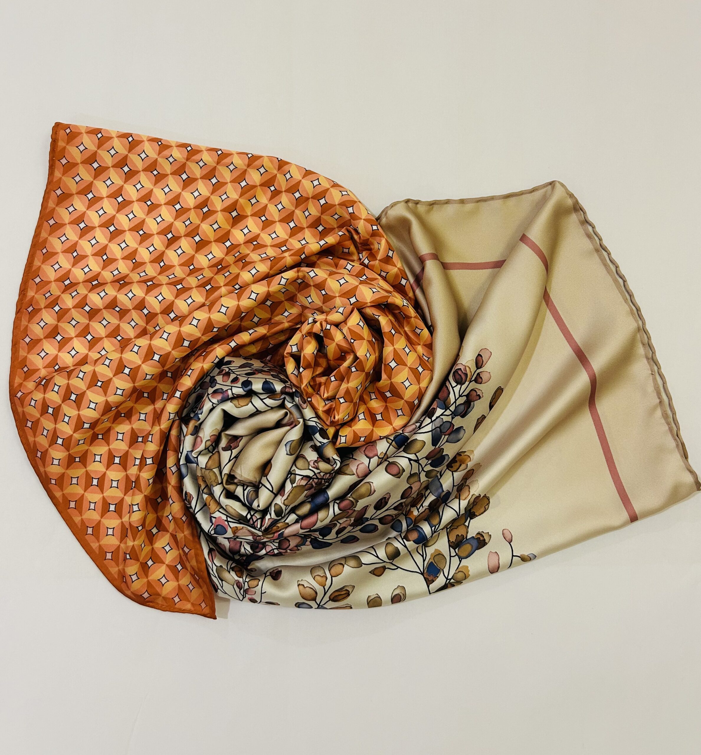 piramit-scarf-french-vanila-leaves-piramit-scarf-red-brown-chain-pattern