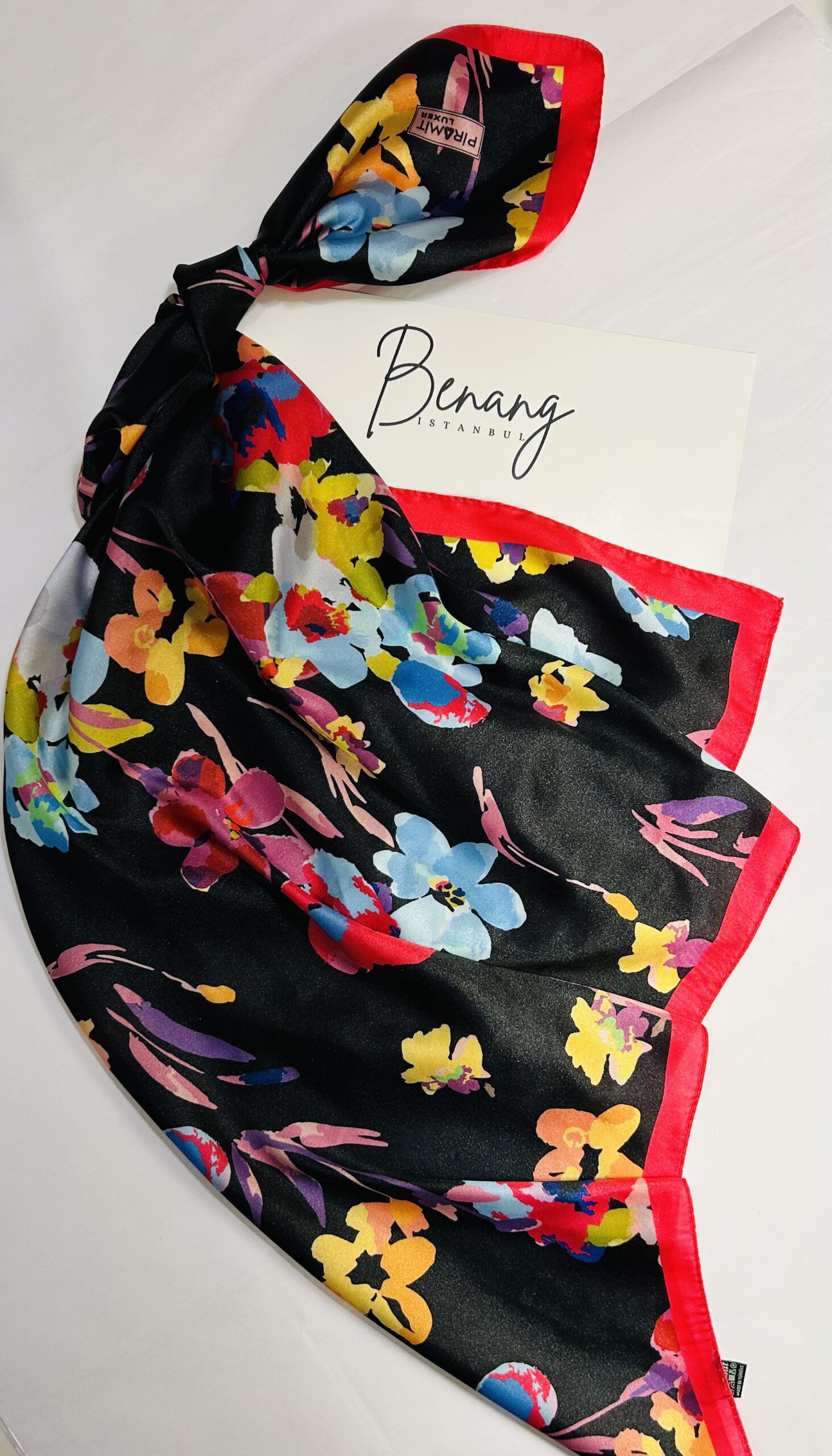 piramit-scarf-collection-15t-black-base-90x90-cm